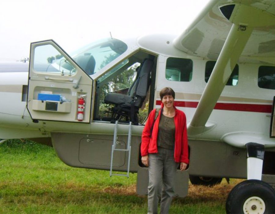 Gorilla-Tracking-Flight-by-Air